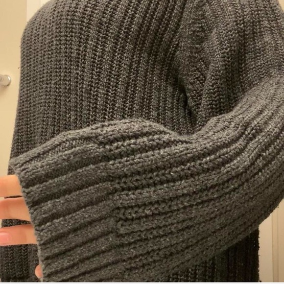 OLD NAVY TURTLENECK SWEATER - Picture 4 of 5